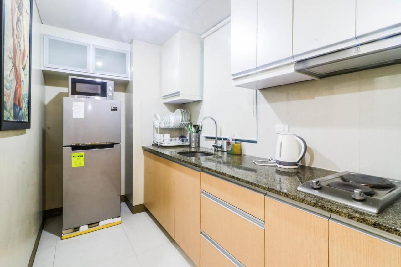 Prs At One Palm Tree Near T3 Airport * Manila
